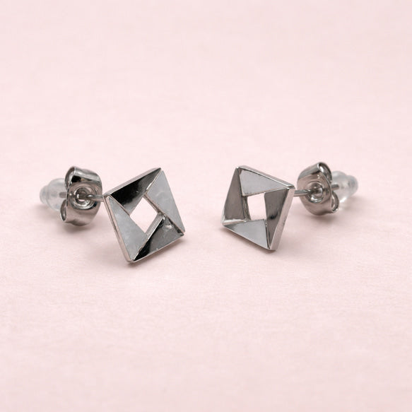 Square Stud Earrings│スクエアスタッズ ピアス│メタル 立体フォルム│サージカルステンレス316L│金属アレルギー対応│変色しにくい│大人シンプル