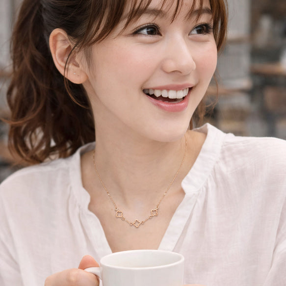 大人可愛いをアピール出来る3フラワーネックレス│金属アレルギー対応│サージカルステンレス│つけっぱなし