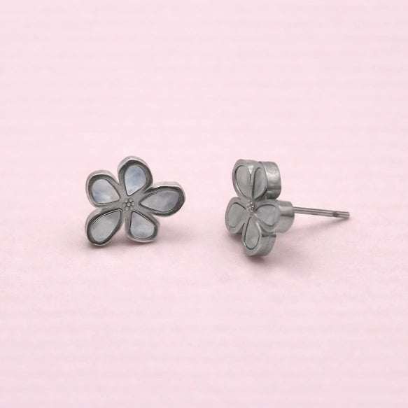わたしを彩るシェルピアス│金属アレルギー対応│サージカルステンレス│つけっぱなし