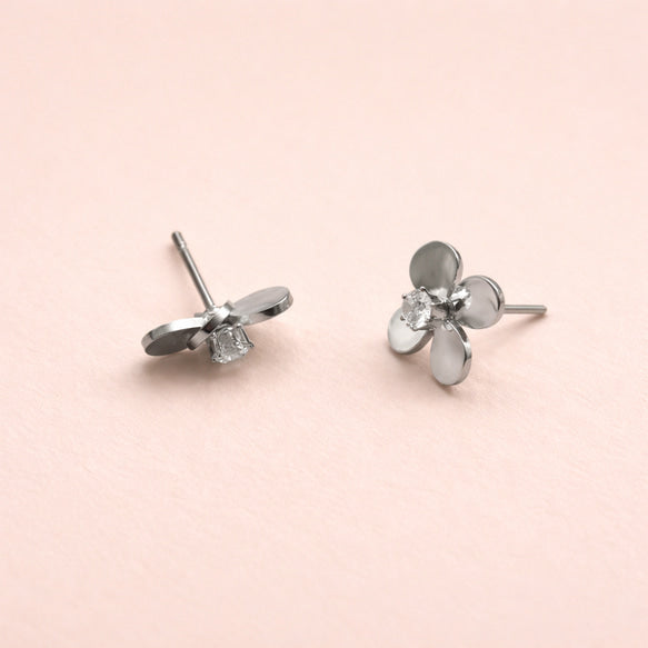 自慢したくなるフラワーモチーフピアス│金属アレルギー対応│サージカルステンレス│つけっぱなし
